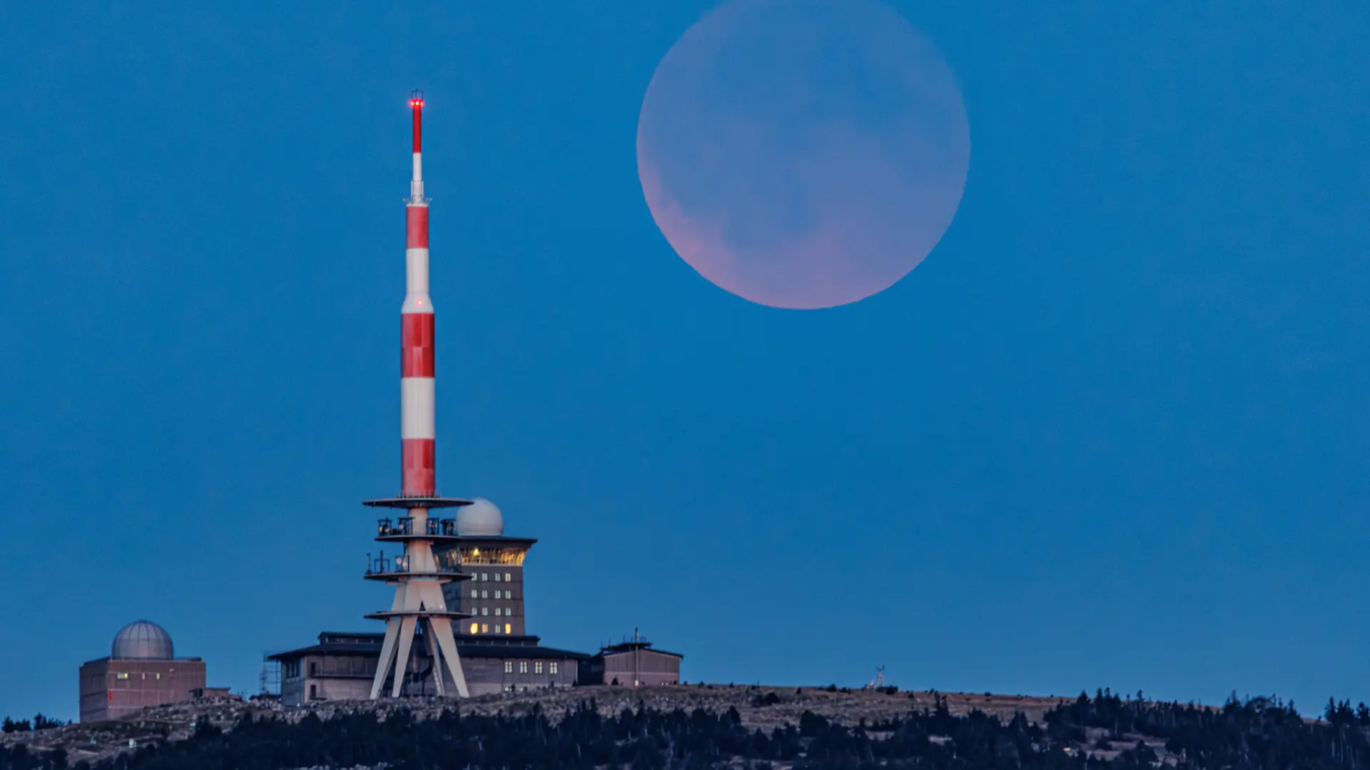 Blutmond 2025 in Germany: Key Times & Observation Guide